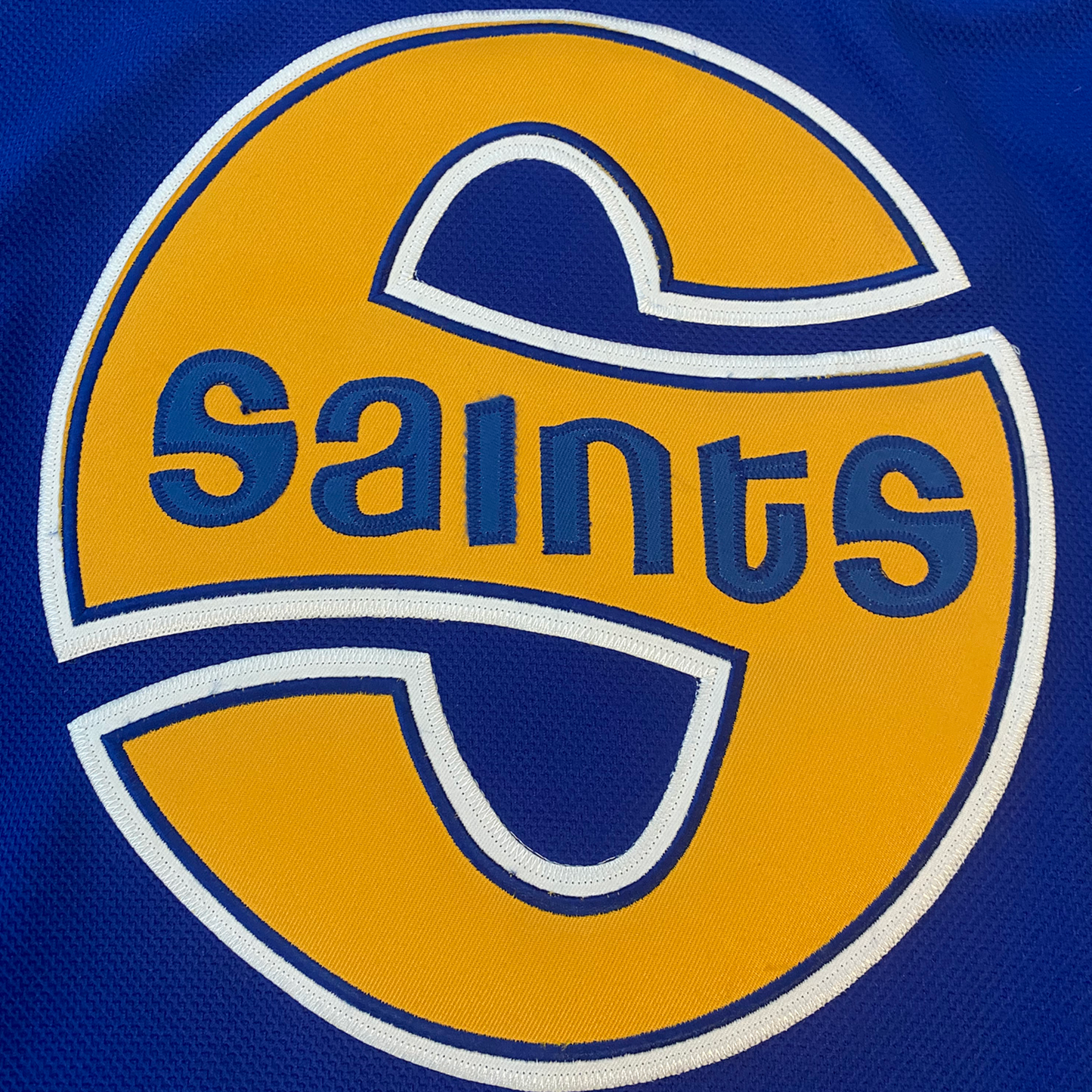 1972 Minnesota Fighting Saints Jersey S logo close-up blue Royal Retros