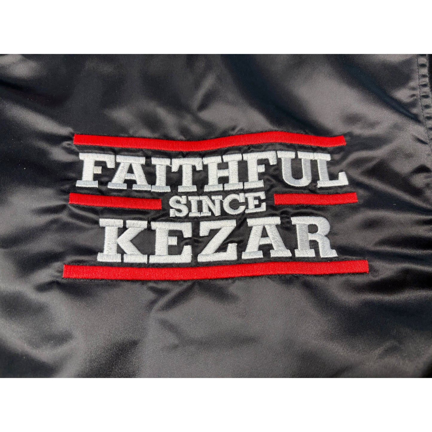 Kezar Satin Jacket - Jackets. Close up og Faithful Since Kezar in white letters with  red trim. Royal Retros